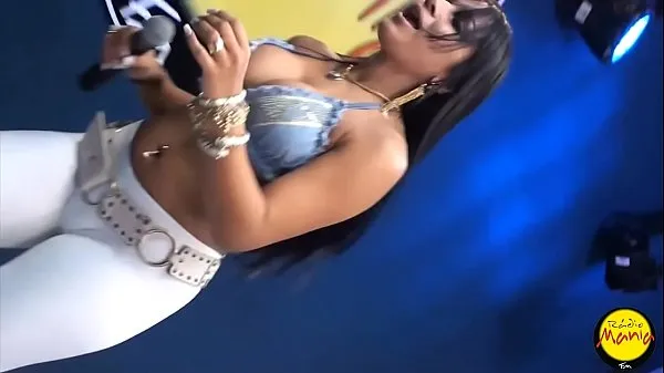 Show Mariana Souza no Bundalelê warm Clips