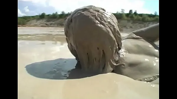 Tampilkan Stuck in the Mud Klip hangat