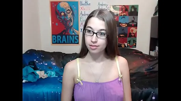 Εμφάνιση cute alexxxcoal flashing boobs on live webcam ζεστών κλιπ