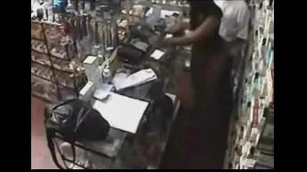 Tampilkan Real ! Employee getting a Blowjob Behind the Counter Klip hangat