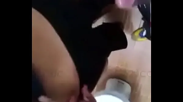 Tampilkan So horny, took her husband to fuck in the bathroom Klip hangat