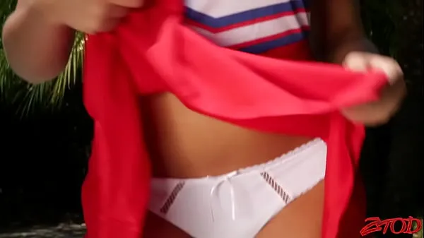 Affichez Bubble Butt Cheerleader Creampied clips chauds