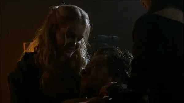 Vis Alfie Allen sex & castration in Games of Thrones S03E07 varme klipp
