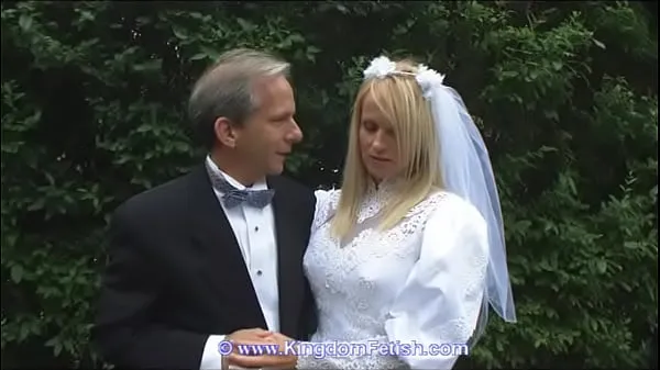 Laat Cuckold Wedding warme clips zien