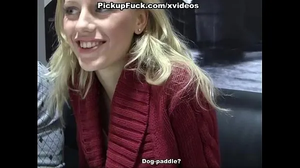 Pokaži Public fuck with a gorgeous blonde tople posnetke