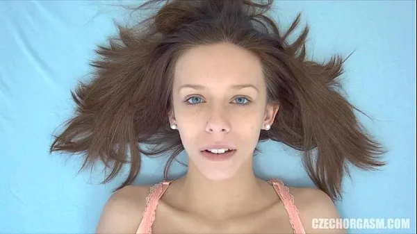 Sıcak Klipler Young Redhead Girl Real Masturbation gösterin