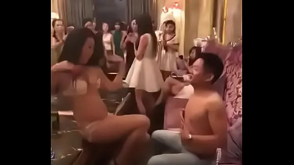Visa Sexy girl in Karaoke in Cambodia varma klipp
