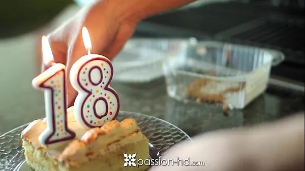 Tampilkan Passion-HD - Cassidy Ryan naughty 18th birthday gift Klip hangat