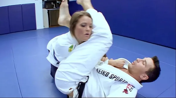 عرض Horny Karate students fucks with her trainer after a good karate session مقاطع دافئة
