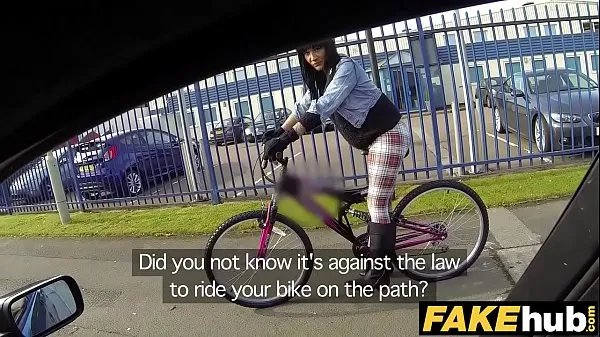 Tunjukkan Fake Cop Hot cyclist with big tits and sweet ass Klip hangat