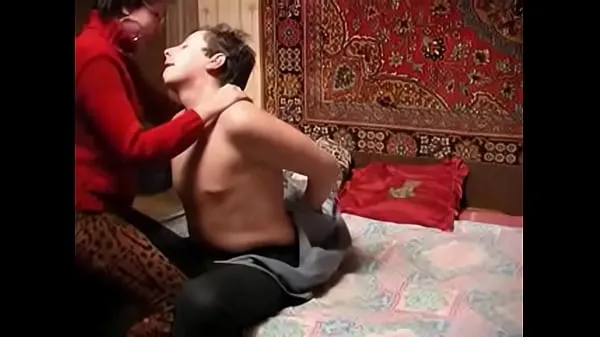 Pokaż Russian mature and boy having some fun alone ciepłych klipów