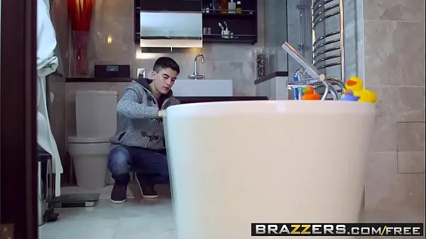 Mostre Brazzers - Got Boobs - Leigh Darby Jordi El Polla - Dando banho em seus amigos Dirty Mama clipes quentes