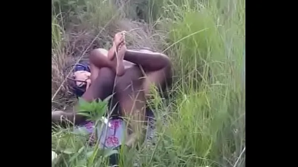 Laat Black Girl Fucked Hard in the bush. Get More at warme clips zien