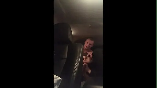 Pokaži Fucking russian slut in the car and at home (home video tople posnetke