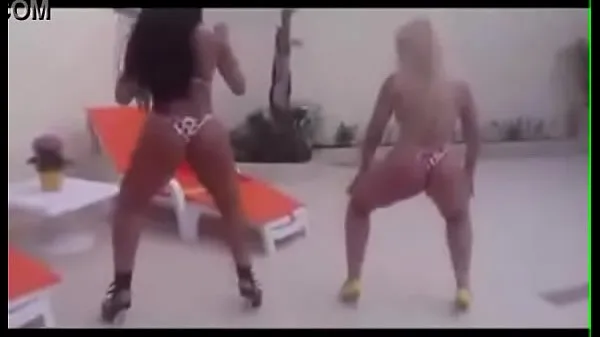 Visa Hot babes dancing ForróFunk varma klipp