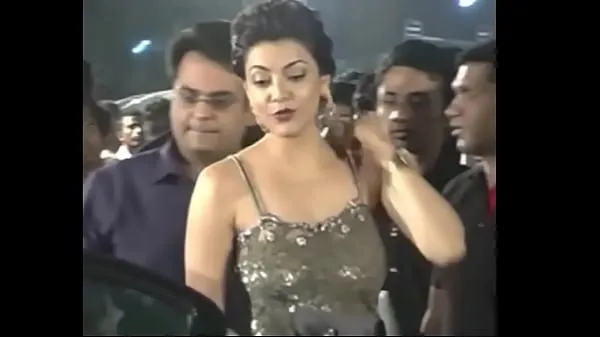 Tampilkan Hot Indian actresses Kajal Agarwal showing their juicy butts and ass show. Fap challenge Klip hangat