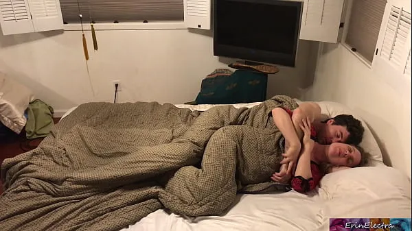 Tunjukkan Stepson and stepmom get in bed together and fuck while visiting family - Erin Electra Klip hangat