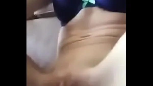 Visa Young girl masturbating with vibrator varma klipp