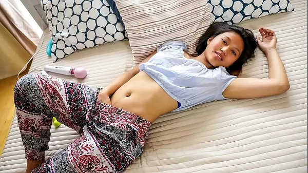 显示QUEST FOR ORGASM - Asian teen beauty May Thai in for erotic orgasm with vibrators温暖的剪辑