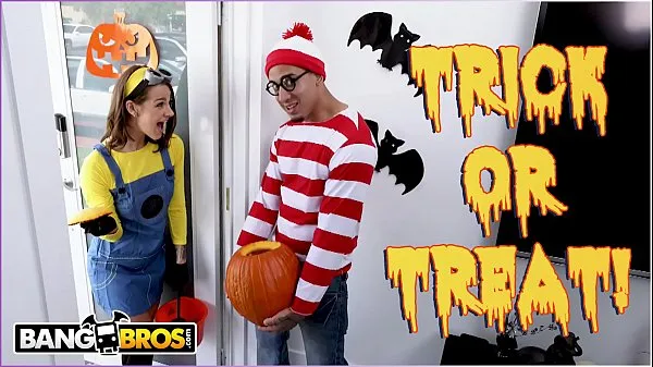 Laat BANGBROS - Trick Or Treat, Smell Evelin Stone's Feet. Bruno Gives Her Something Good To Eat warme clips zien