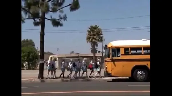 Pokaż Blonde Groped to Orgasm on Bus ciepłych klipów