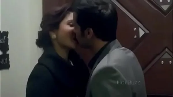 Tampilkan anushka sharma hot kissing scenes from movies Klip hangat