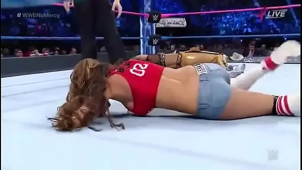 Pokaži Nikki Bella vs Carmella. No Mercy 2016 tople posnetke