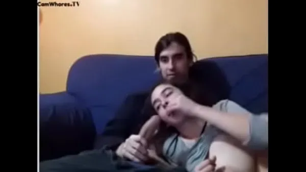 Pokaži Couple has sex on the sofa tople posnetke