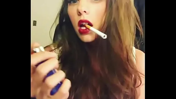 Pokaż Hot girl with sexy red lips ciepłych klipów