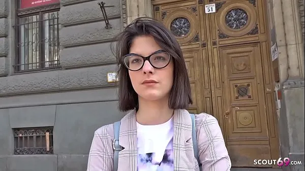Laat GERMAN SCOUT - Teen Sara Talk to Deep Anal Casting warme clips zien