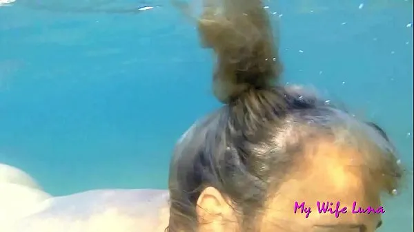 Vis This Italian MILF wants cock at the beach in front of everyone and she sucks and gets fucked while underwater varme Clips