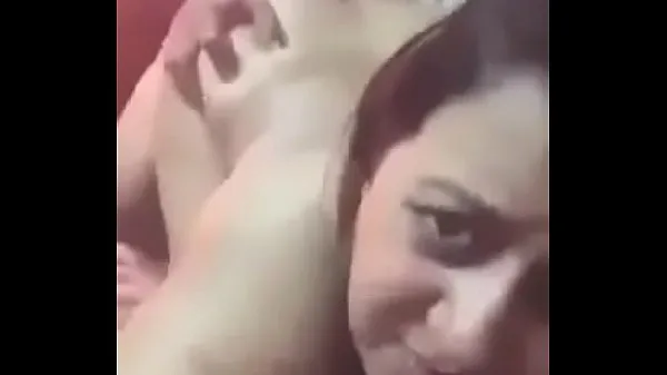 Laat Real step mom step son sex during family tour without step father warme clips zien