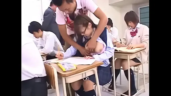 Pokaż Students in class being fucked in front of the teacher | Full HD ciepłych klipów