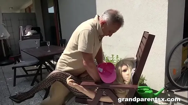 Show Bizzare Old Guy Fucking a Plastic Doll warm Clips