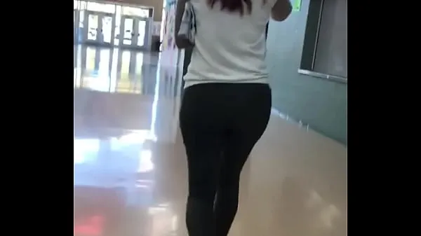Sıcak Klipler Thicc candid teacher walking around school gösterin