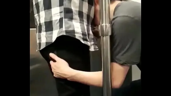 Vis boy sucking cock in the subway varme Clips