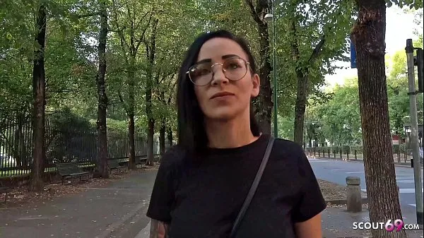 Mostra GERMAN SCOUT - FIRST ANAL FOR FLOPPY TITS TATTOO TEEN NATASCHA STREET PICKUP CASTING clip calde