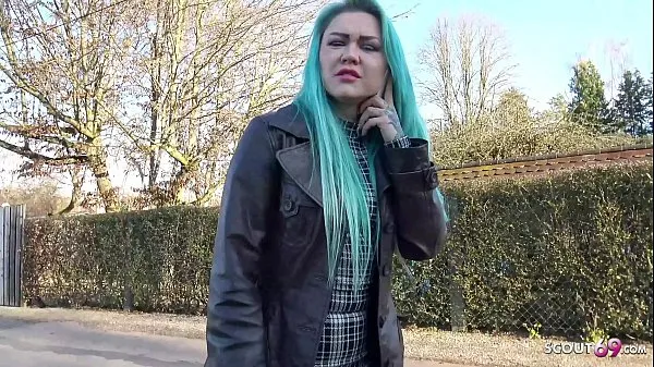 Visa GERMAN SCOUT - GREEN HAIR GIRL TALK TO FUCK FOR CASH AT REAL PICK UP CASTING varma klipp