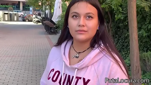 Visa An innocent Latina teen fucks for money varma klipp