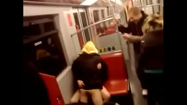 Zobrazit Sex in Subway Vienna, Austria Sex in wiener U-Bahn teplé klipy