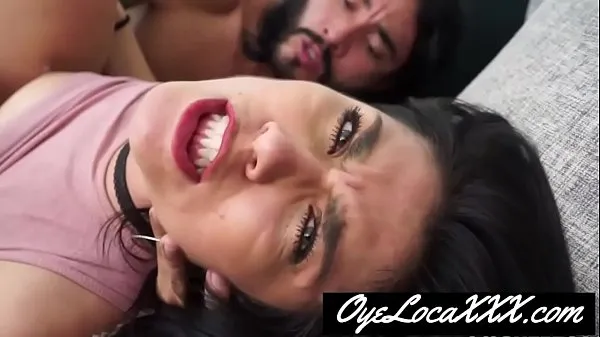 Zobraziť FULL SCENE on - When Latina Kaylee Evans takes a trip to Colombia, she finds herself in the midst of an erotic adventure. It all starts with a raunchy photo shoot that quickly evolves into an orgasmic romp teplé klipy