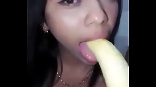 Vis He masturbates with a banana varme klipp