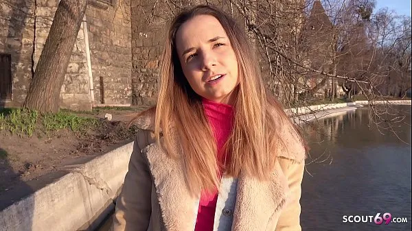 Tampilkan GERMAN SCOUT - TINY GIRL MONA IN JEANS SEDUCE TO FUCK AT REAL STREET CASTING Klip hangat
