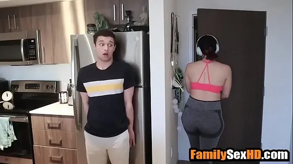 Vis Pranking & fucking my fat ass step sister during quarrantine varme Clips