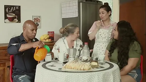 Vis THE BIG WHOLE FAMILY - THE HUSBAND IS A CUCK, THE step MOTHER TALARICATES THE DAUGHTER, AND THE MAID FUCKS EVERYONE | EMME WHITE, ALESSANDRA MAIA, AGATHA LUDOVINO, CAPOEIRA varme klipp