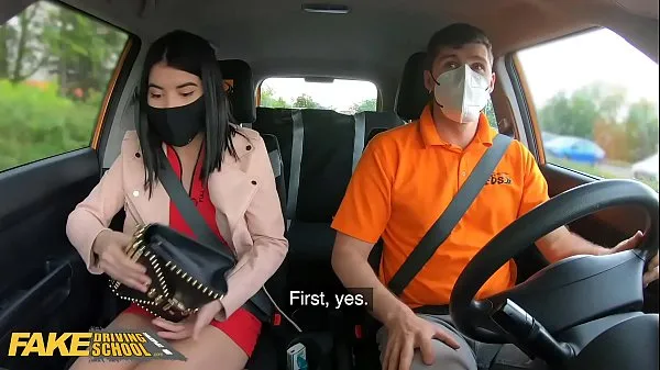 Meleg klipek megjelenítése Fake Driving School Lady Dee sucks instructor’s disinfected burning cock
