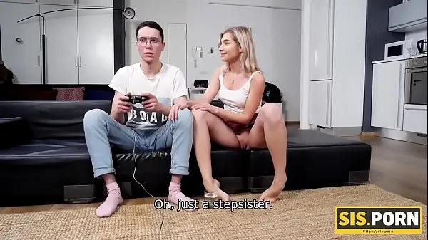 Zobraziť Girl scuttles stepbrother's plans but receives cock deep down the depths of muff teplé klipy