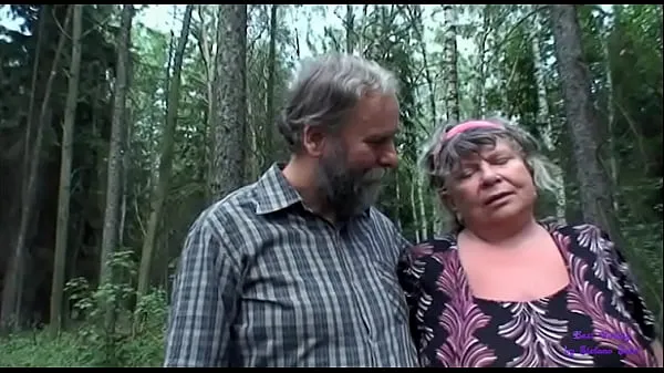 Pokaż The girl looking for sees an older lady with big tits fucking with her old husband and gets very horny ciepłych klipów