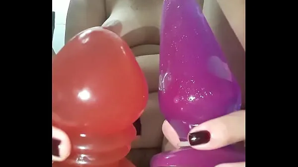 Vis The naughty tried a new toy in her pussy but she really wanted to break her ass and show the deep and loose hole varme Clips