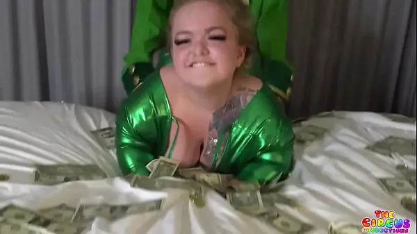 Pokaži Fucking a Leprechaun on Saint Patrick’s day tople posnetke